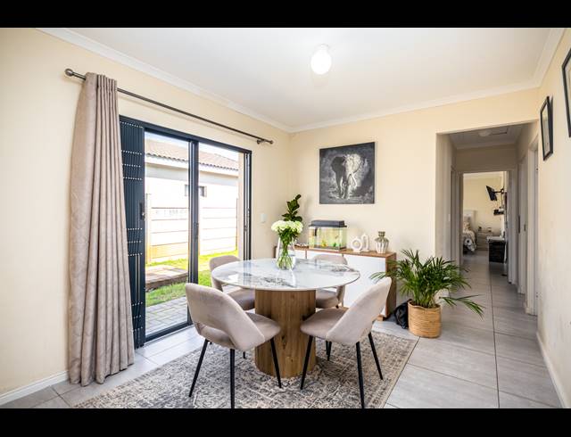 3 BEDROOM FREESTANDING TO LET IN PARKLANDS
